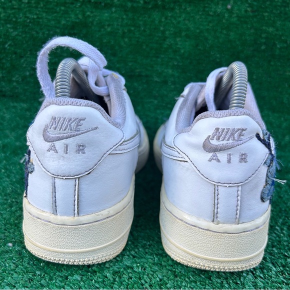 Nike Women's White Sneakers with Blue Embroidery - Picture 4 of 7